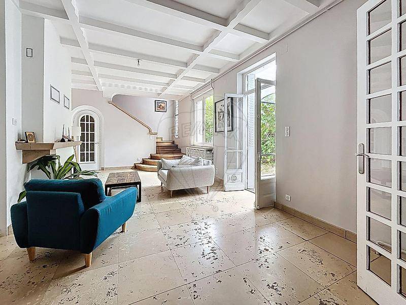 Image de l'annonce Maison 6 chambre(s) à vendre