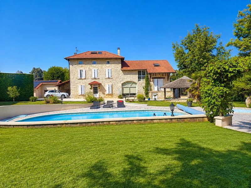 Image de l'annonce Maison en pierre de 8 pièces principales