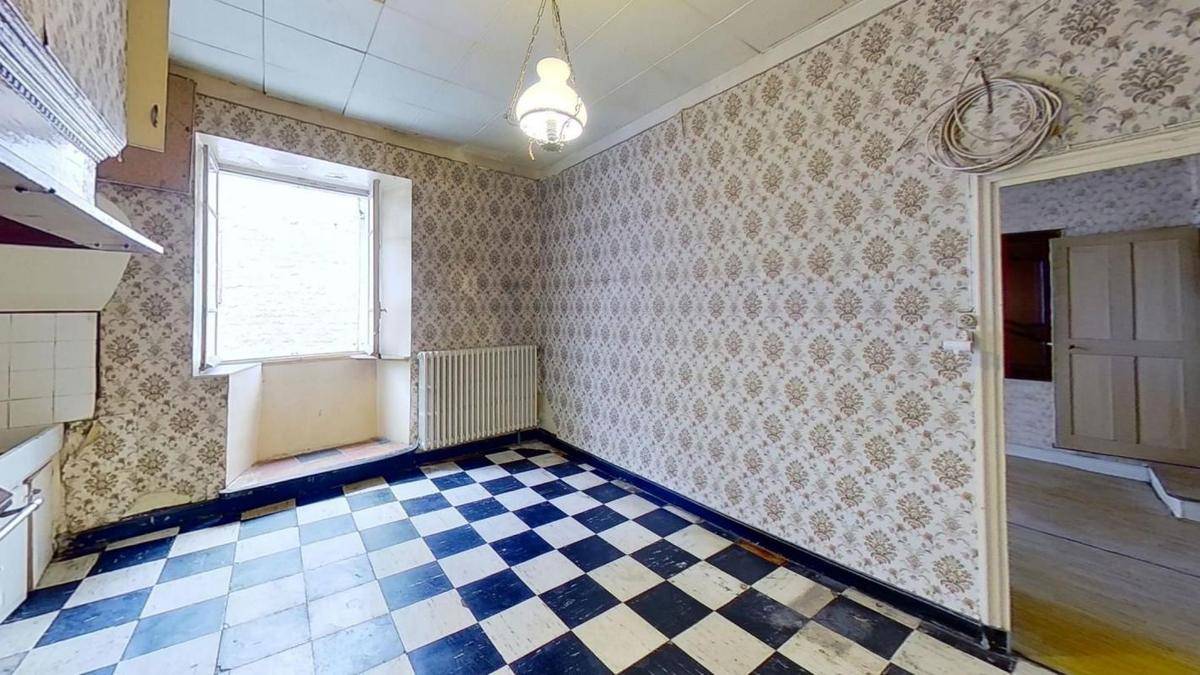 Image de l'annonce CHANAC : MAISON DE VILLAGE A RENOVER…