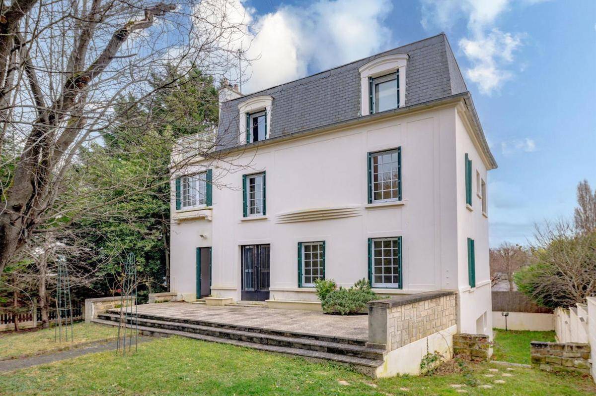 Image de l'annonce Le Mesnil Le Roi - Belle demeure…