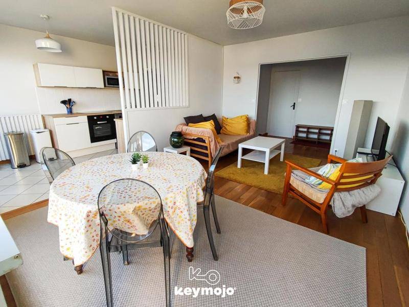 Image de l'annonce Chambres en colocation – Dernier étage, lumineux…