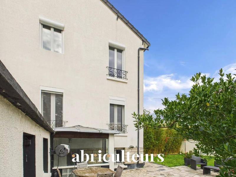 Image de l'annonce Maison familiale rénovée avec jardin, dépendance et…