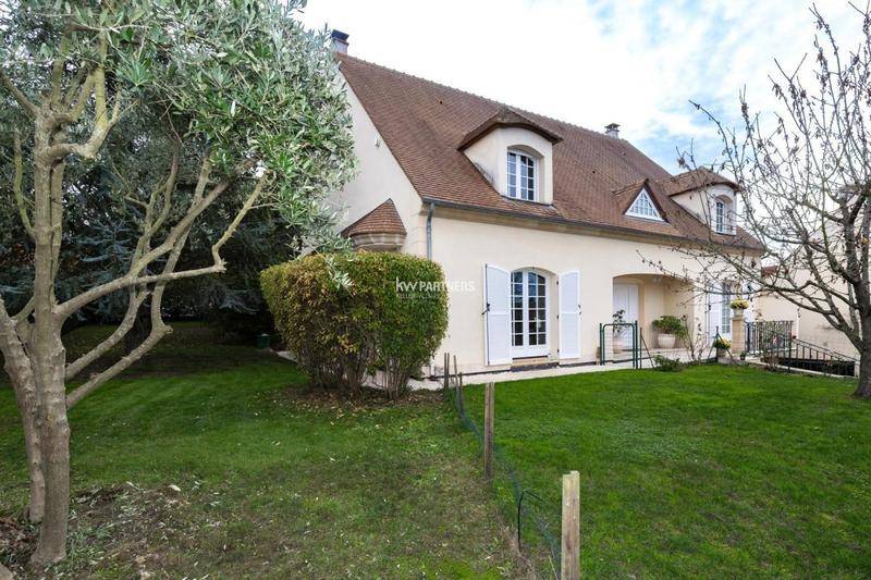 Image de l'annonce Maison 8 pièces à vendre à MORAINVILLIERS