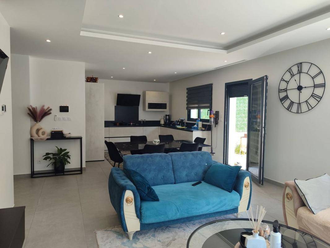 Image de l'annonce Maison avec piscine dans lotissement calme