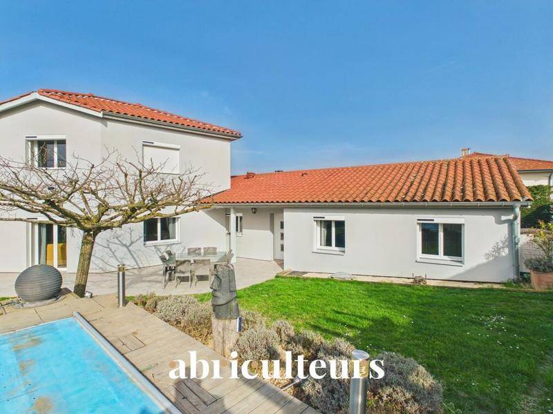 Image de l'annonce Maison contemporaine avec piscine – 194 m²…