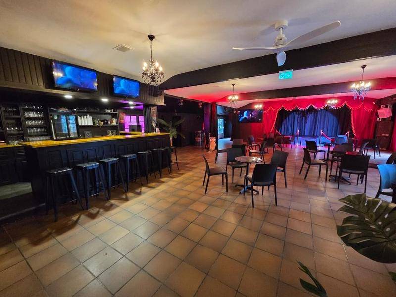 Image de l'annonce Ensemble Maison + salle de spectacle, 10…