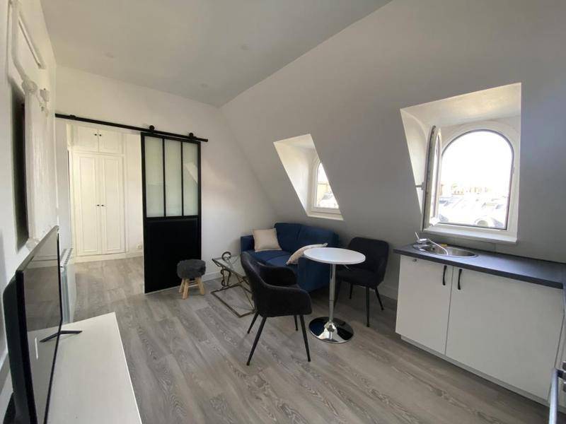 Image de l'annonce Studio avec vue directe Tour Eiffel -…