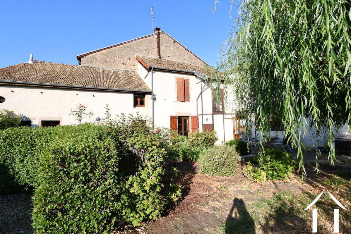 Image de l'annonce Grande maison avec jardin clos dans un…