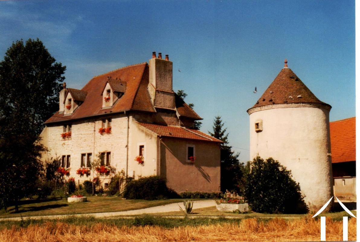 Image de l'annonce Manoir du XVIe siecle avec 2 hectares,…