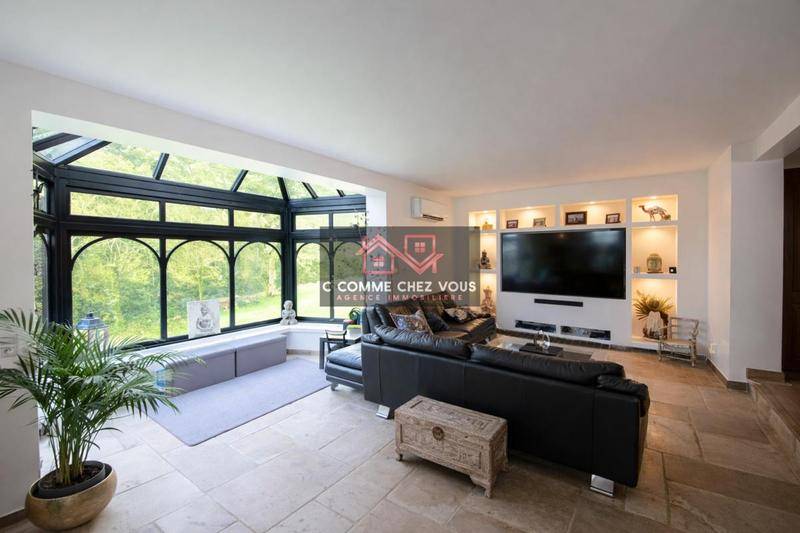 Image de l'annonce Maison de 9 pièces (228 m2) en…