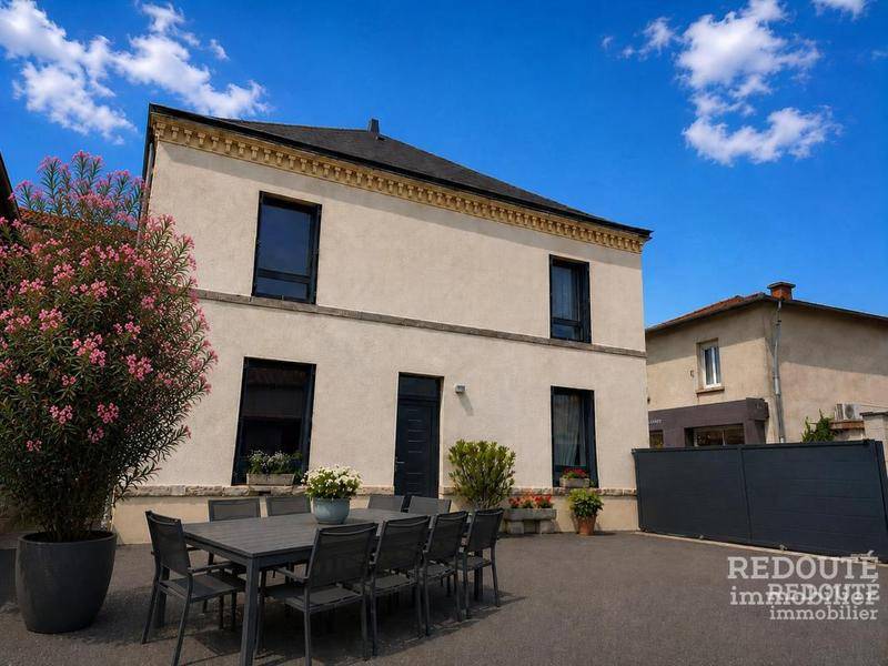 Image de l'annonce Maison de caractère de 175m² à 10…