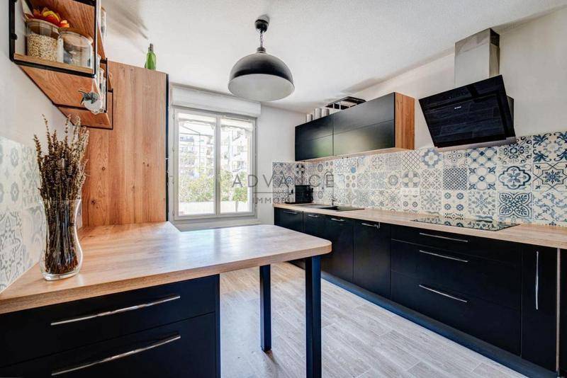 Image de l'annonce À VENDRE - Grand T5 de près…