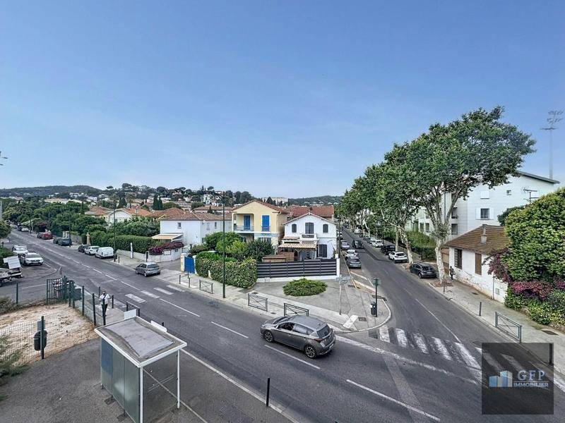 Image de l'annonce HYÈRES – Appartement T2 avec terrasse et…