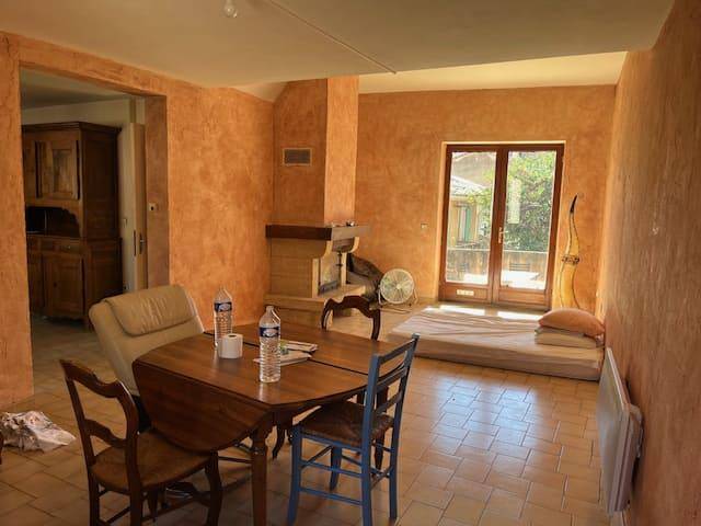 Image de l'annonce Maison de village en pierre avec cour…