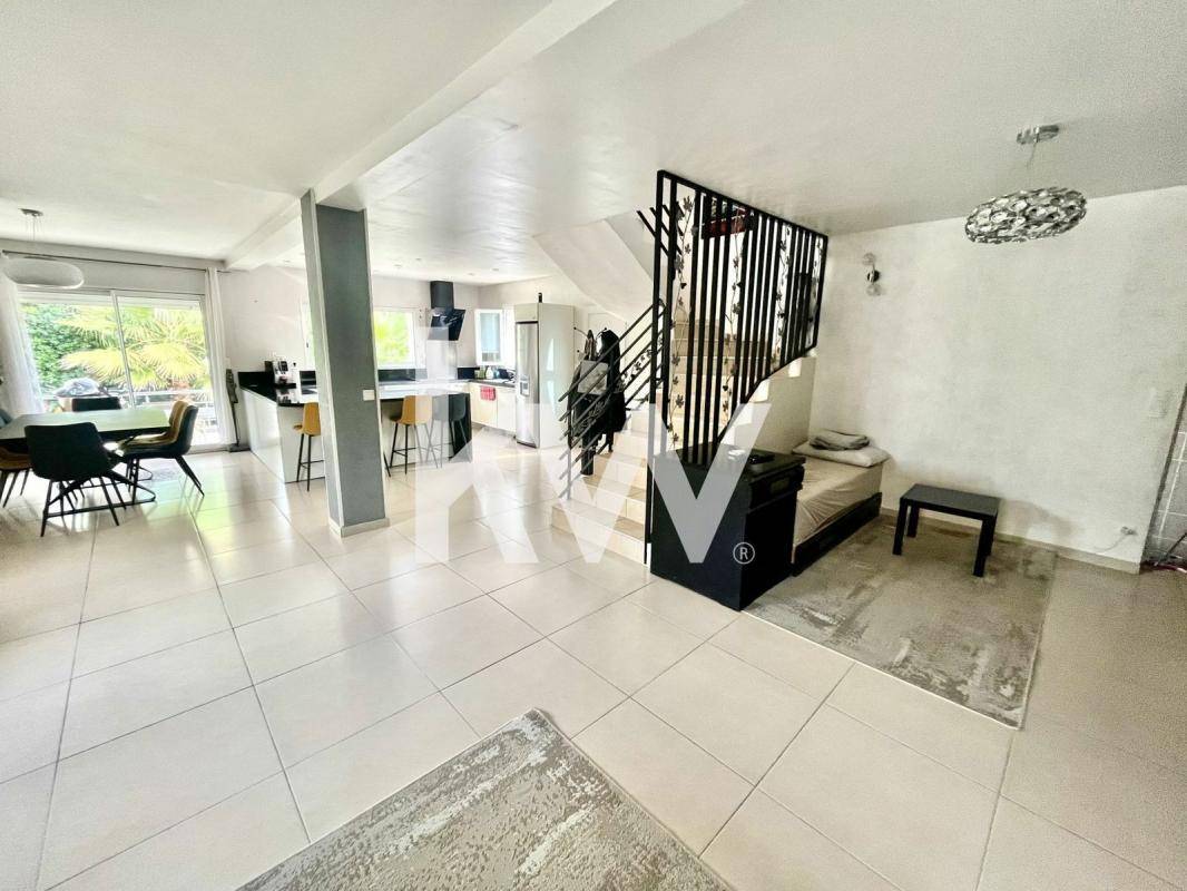 Image de l'annonce A VENDRE MAISON EN R+1 SUR BEAUVOISIN