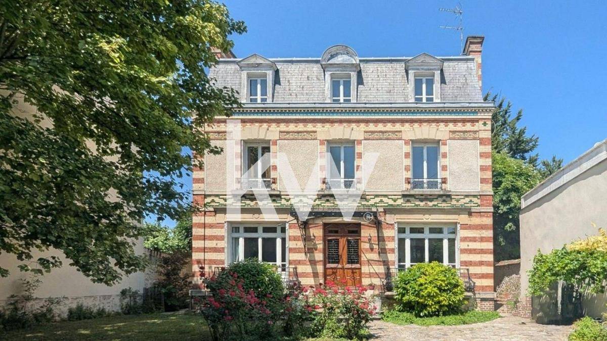 Image de l'annonce Maison bourgeoise 253 m² – 10 pièces…