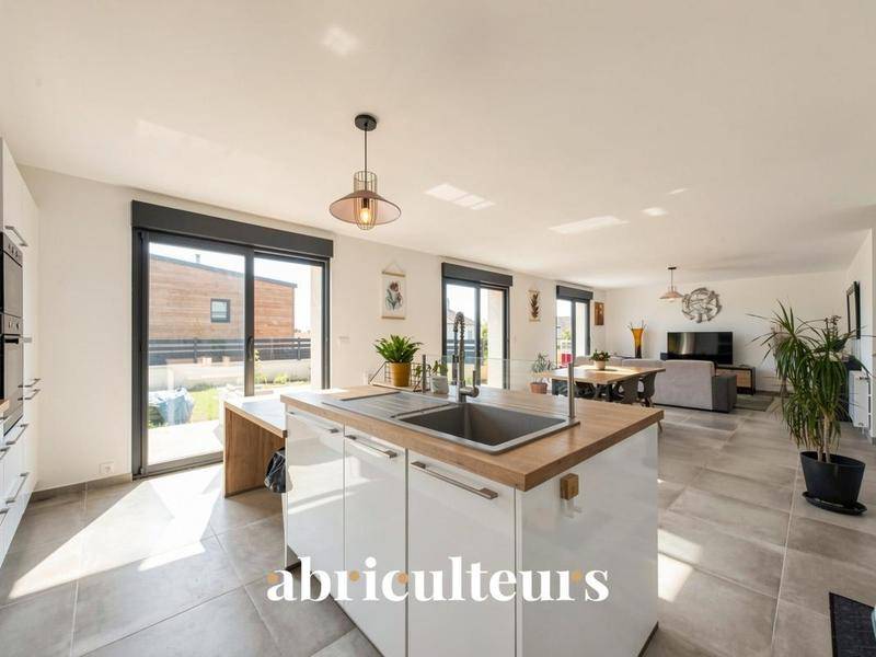 Image de l'annonce Spacieuse maison de 220 m² prête à…