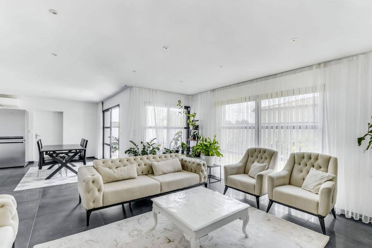 Image de l'annonce VENTE d'une maison de 5 pièces (145…
