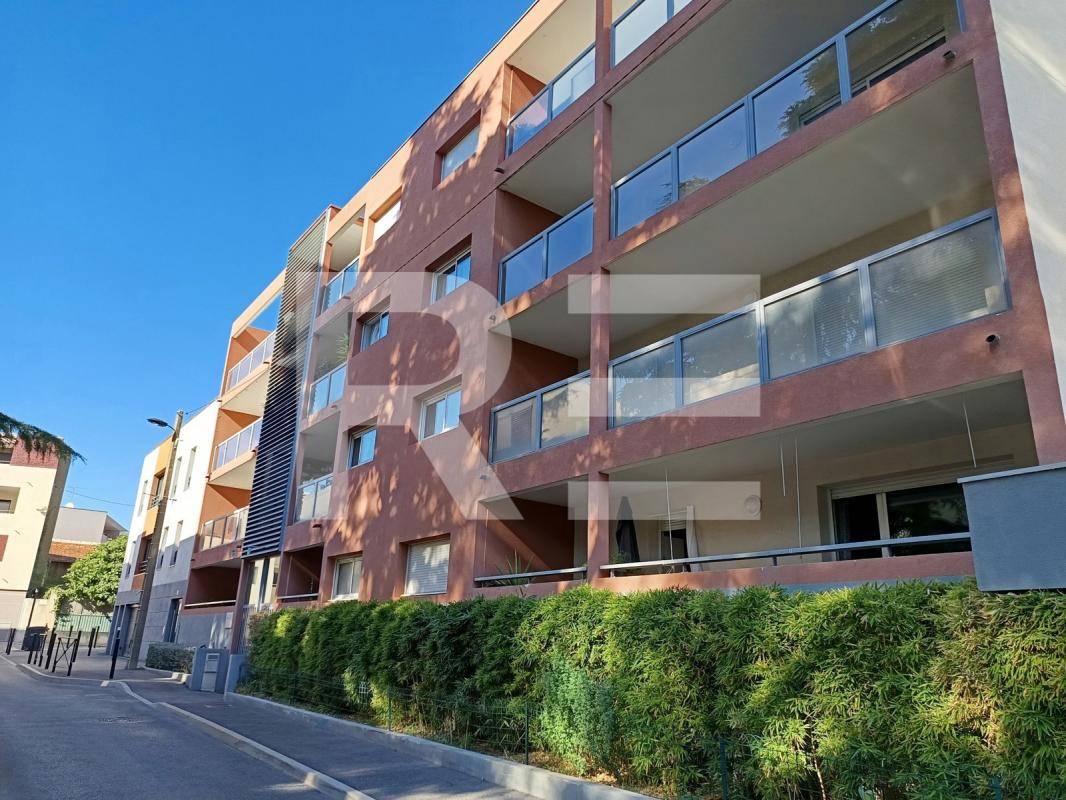 Image de l'annonce Studio avec terrasse immeuble récent, quartier Jean-Jaurès