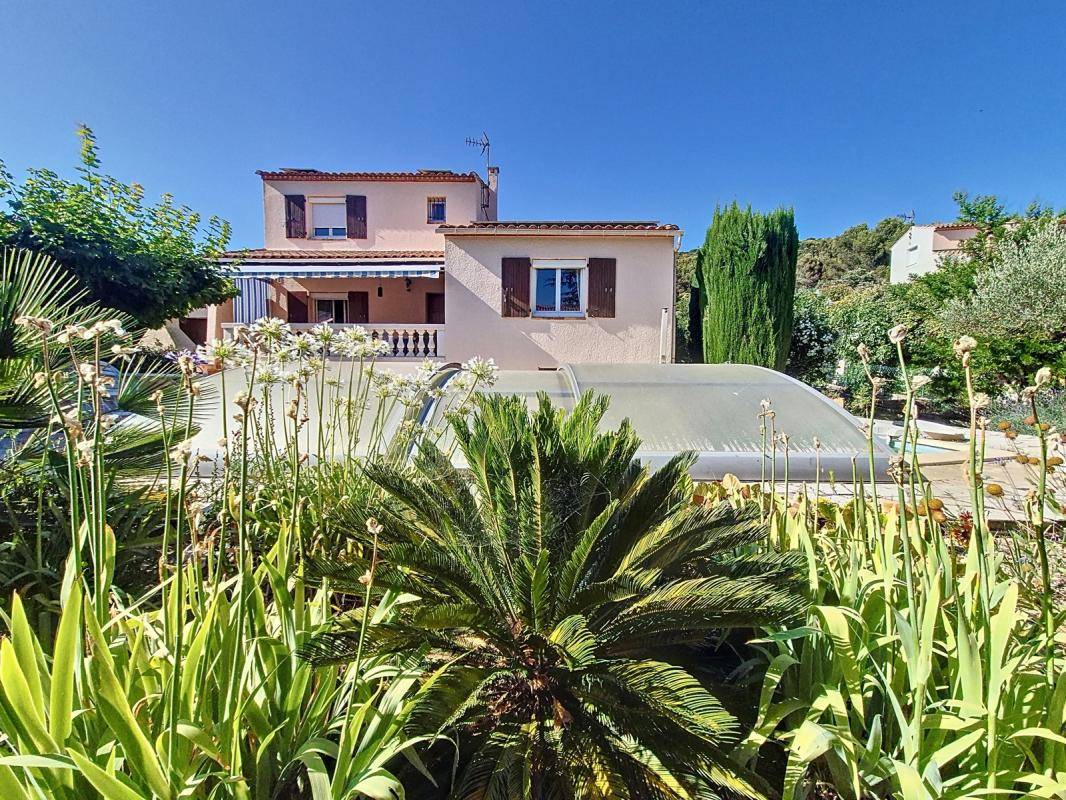 Image de l'annonce Villa avec piscine et terrain arboré à…