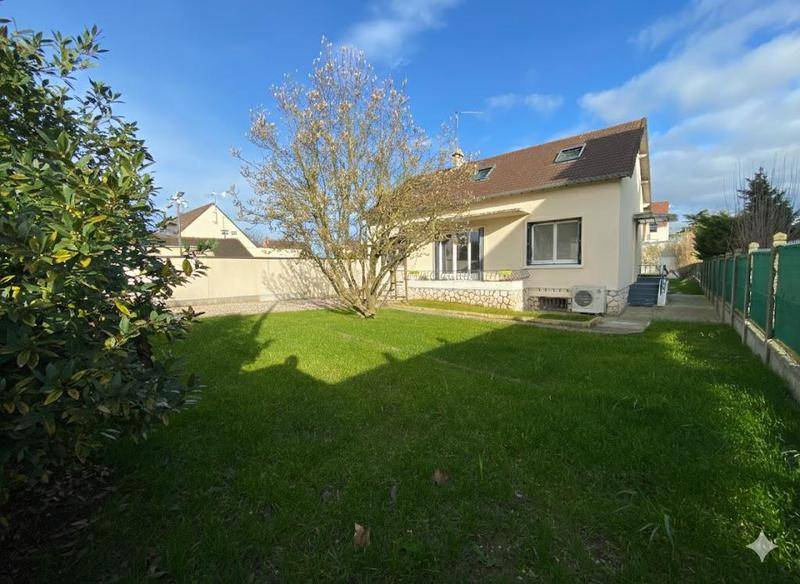 Image de l'annonce Maison T6 110 m² sur jardin de…