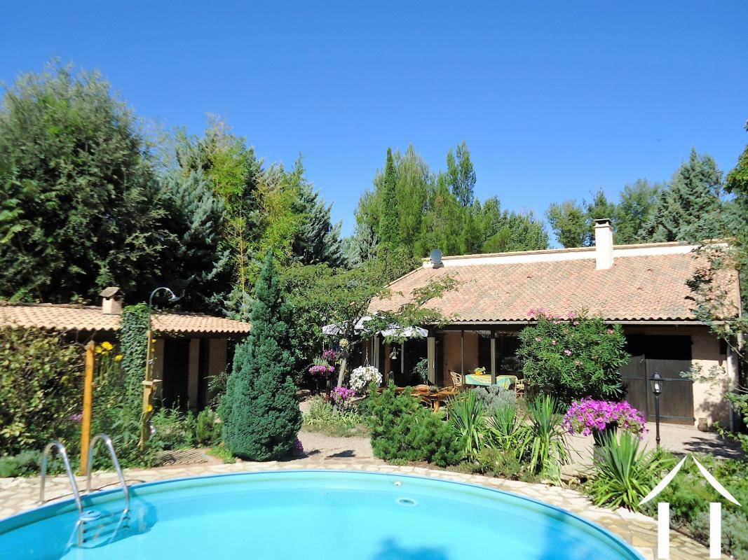 Image de l'annonce Villa avec piscine et vue près de…