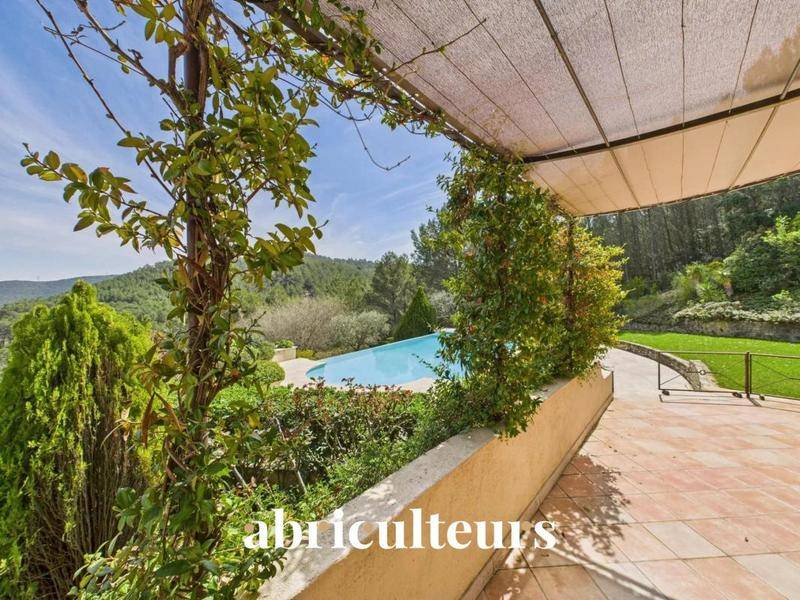 Image de l'annonce Splendide villa de 296 m² avec piscine,…