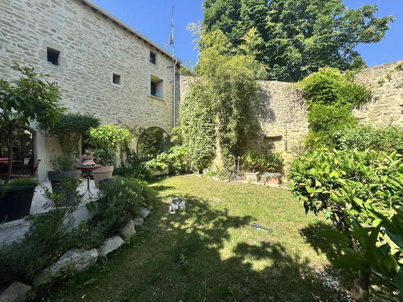 Image de l'annonce Belle maison de village avec patio, jardin,…