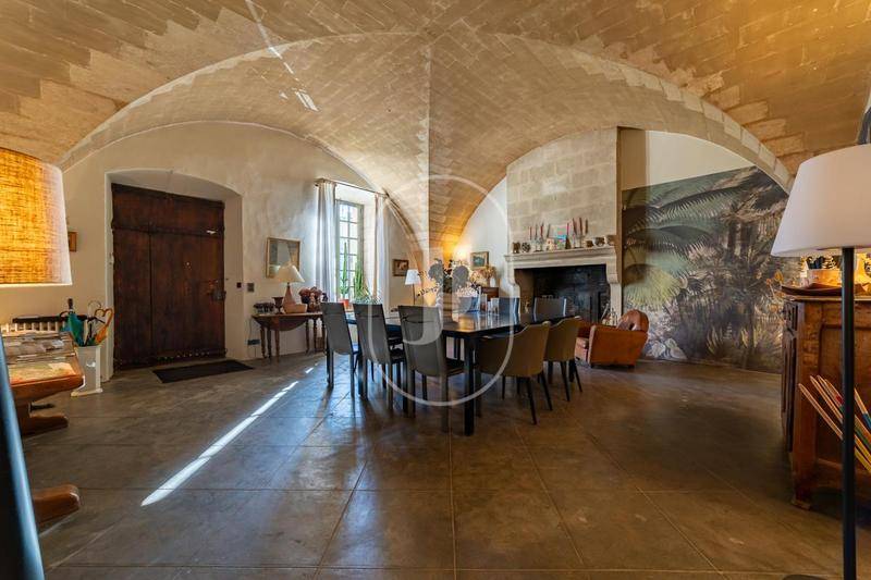 Image de l'annonce Aux portes d’Uzès, élégante maison de maître…