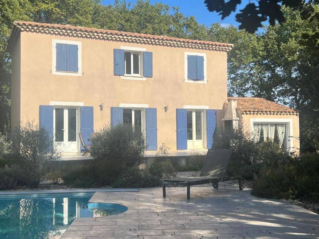 Image de l'annonce À vendre – Maison avec piscine sur…