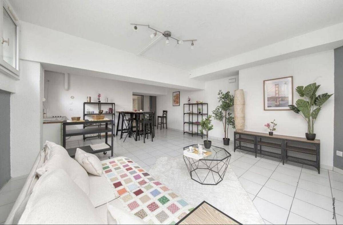 Image de l'annonce À VENDRE Appartement 2 pièces meublé Quartier…