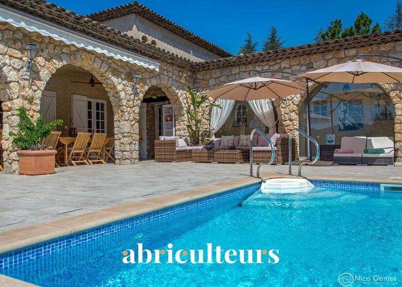 Image de l'annonce Bastide provençale de 345 m² avec vue…