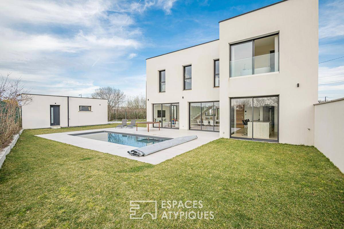 Image de l'annonce Maison contemporaine à toit plat avec piscine…