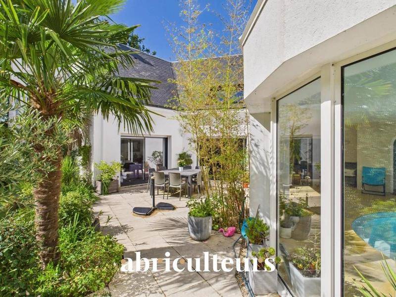 Image de l'annonce Maison avec Piscine intérieure à vendre à…
