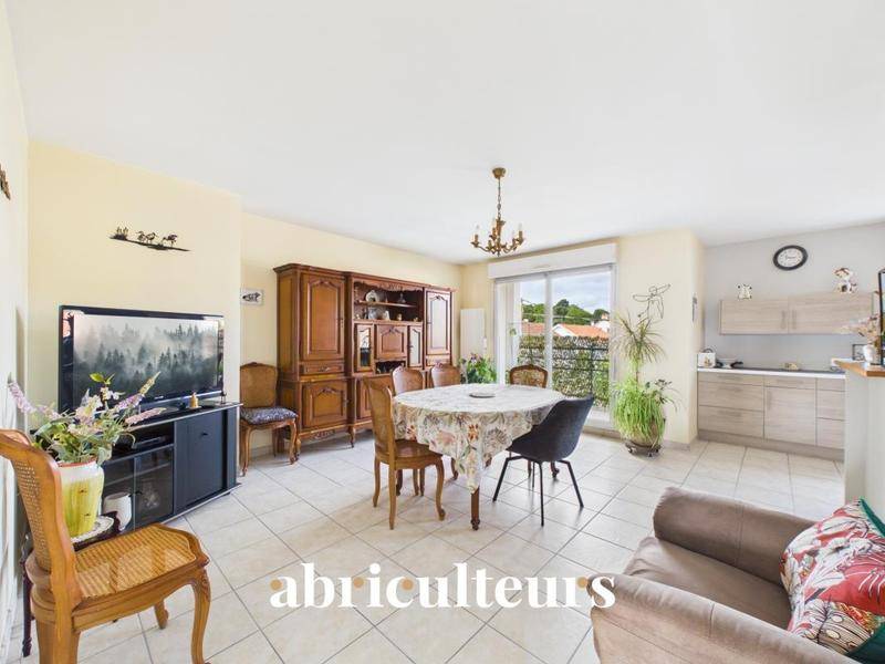 Image de l'annonce Appartement traversant avec balcon en vente proche…