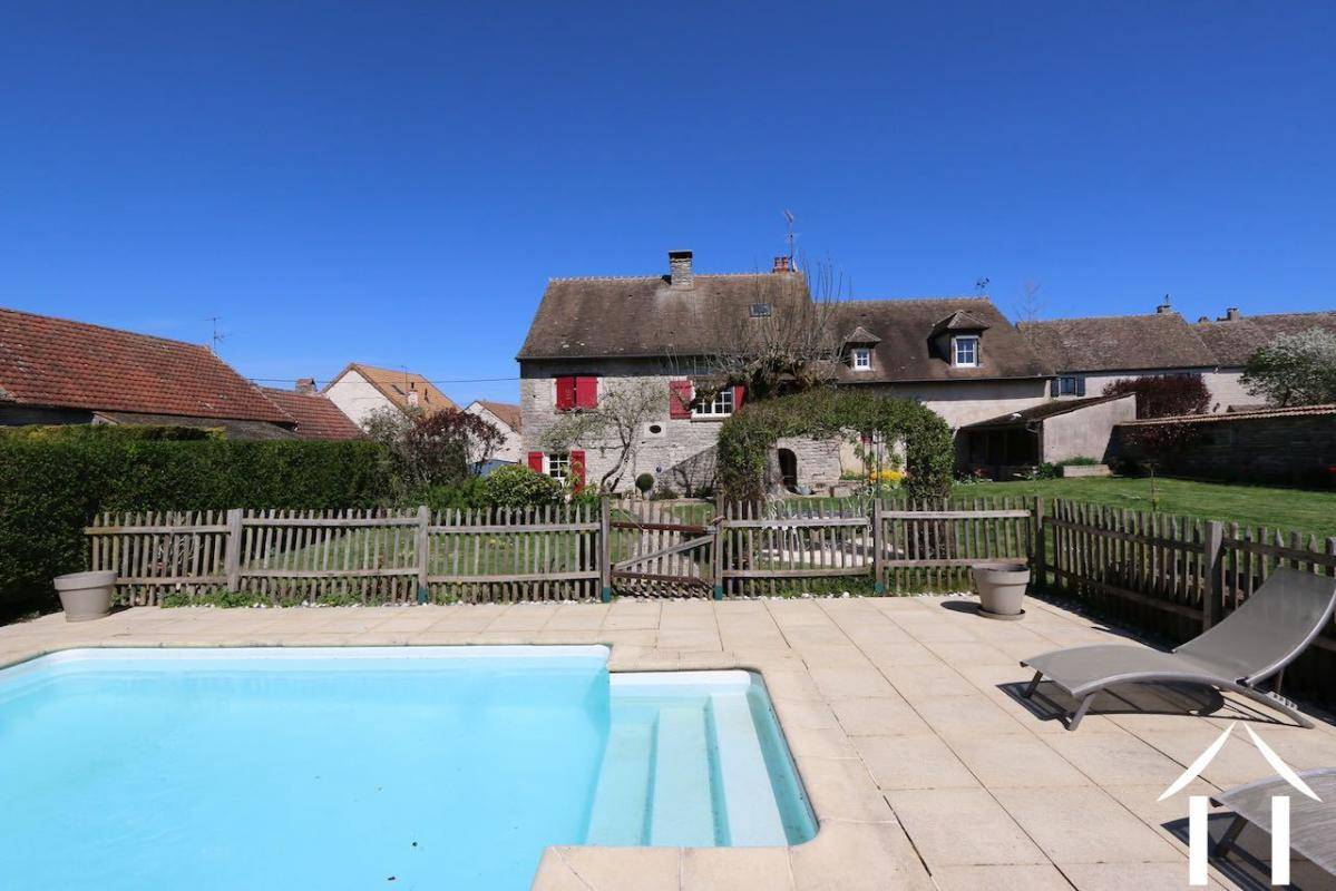 Image de l'annonce Maison avec piscine et jardin clos de…