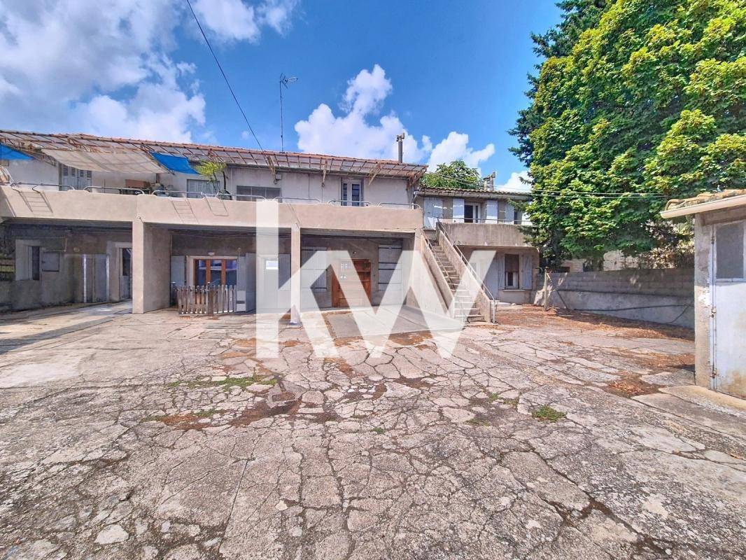 Image de l'annonce ENSEMBLE IMMOBILIER - 7 appartements 8 garages…