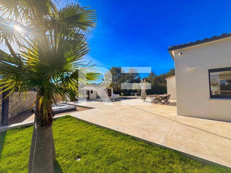 Image de l'annonce Magnifique villa contemporaine de plain-pied avec piscine