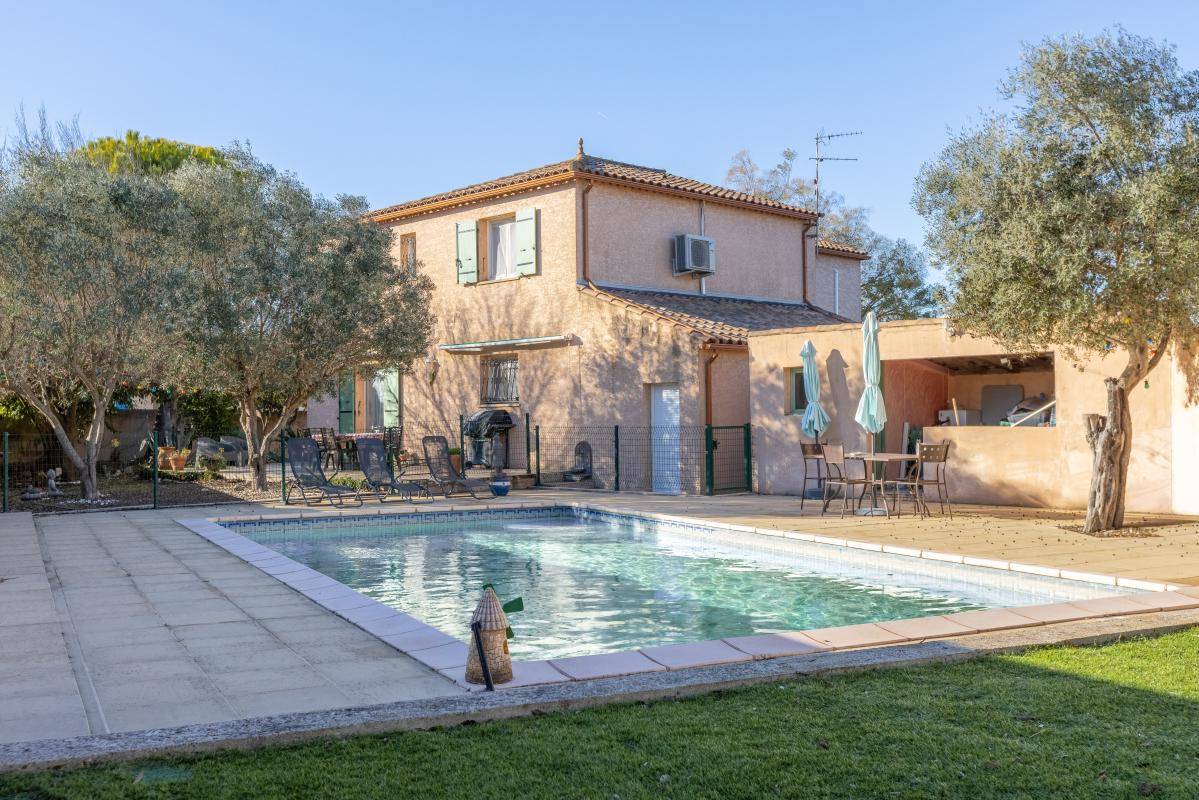 Image de l'annonce Villa T8 de 204 m2 | 5…