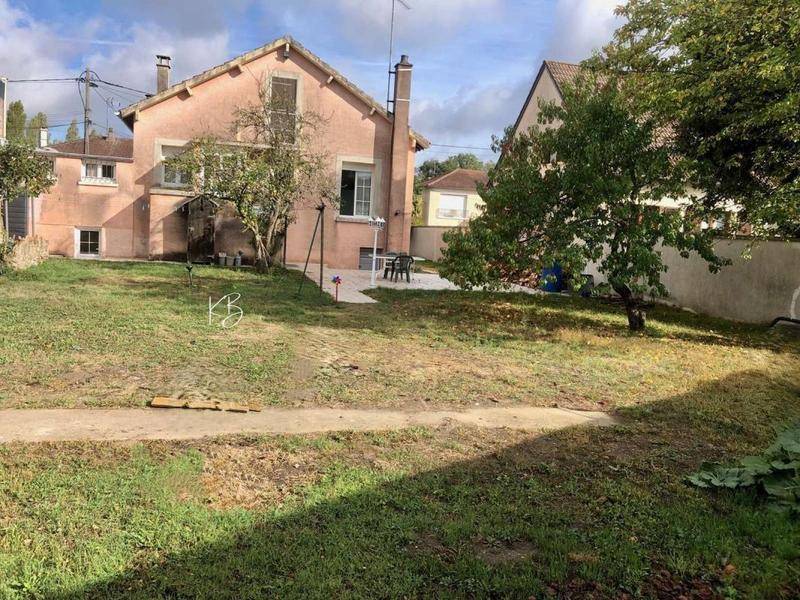 Image de l'annonce MAISON FAMILIALE-110m² au sol–6 pièces–TERRAIN 559m²-GARAGE–2 CAVES-proche…