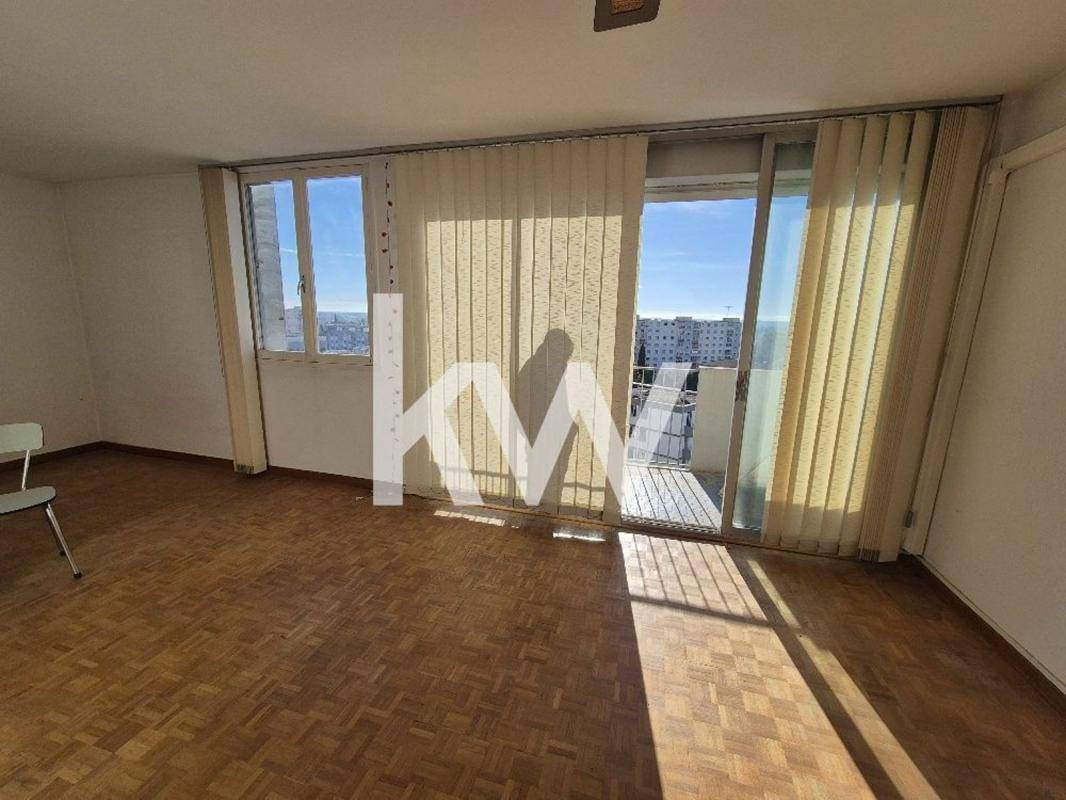 Image de l'annonce Appartement T4, balcon et parking à NIMES