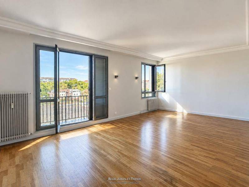 Image de l'annonce Dernier étage - appartement traversant avec balcon,…