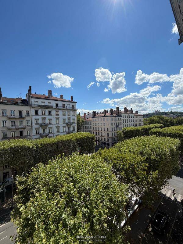 Image de l'annonce MÉTRO FOCH - DERNIER ÉTAGE AVEC ASCENSEUR…