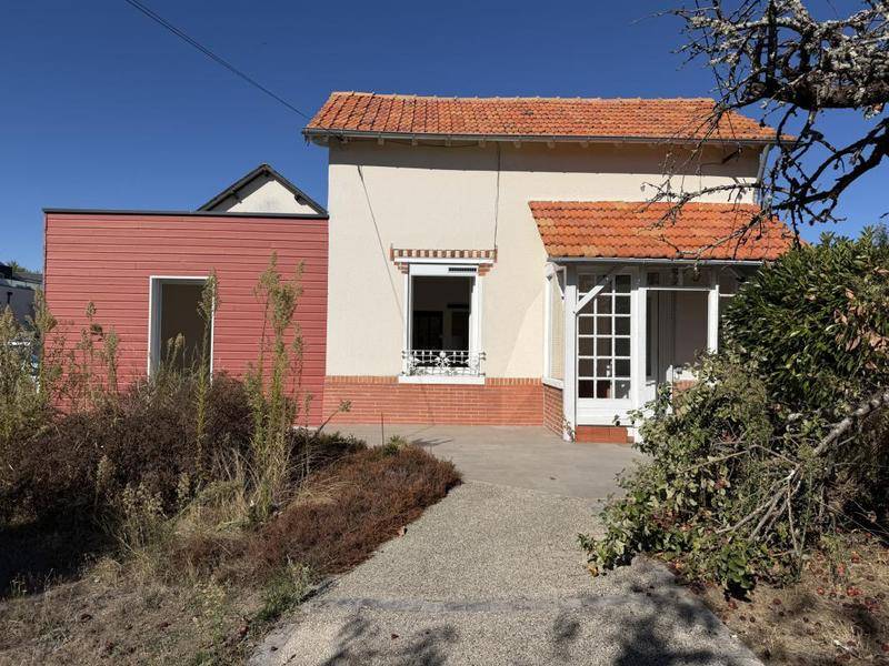 Image de l'annonce Maison avec jardin, terrasses et carport