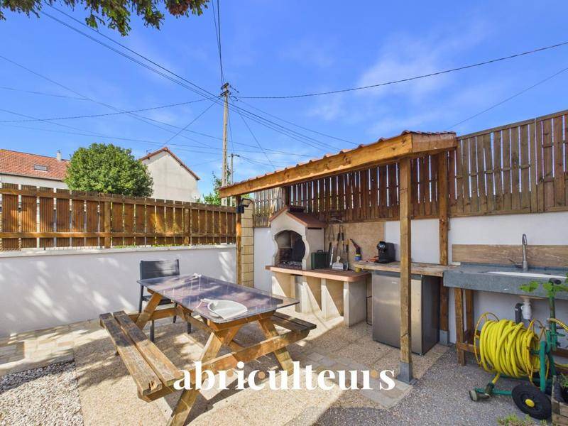Image de l'annonce Maison familiale avec jardin, terrasse et stationnements…