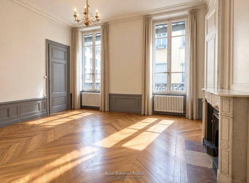 Image de l'annonce F4 Traversant de 143 m² - Rue…