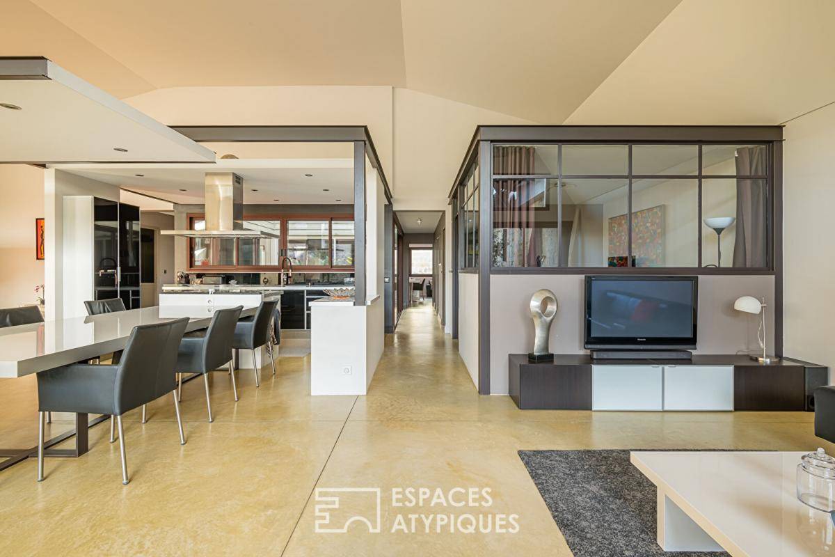 Image de l'annonce Loft avec piscine et garage aux Chartrons