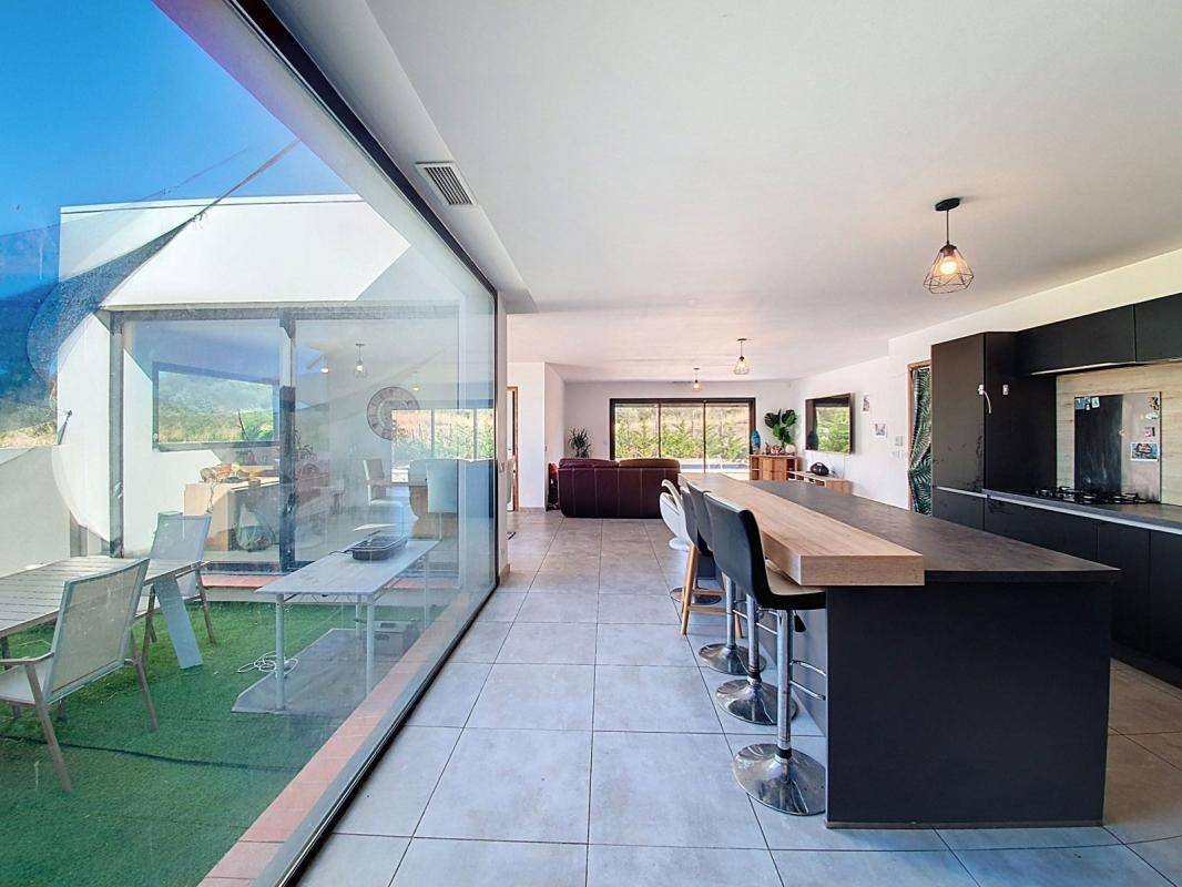 Image de l'annonce Belle maison plain pied avec piscine
