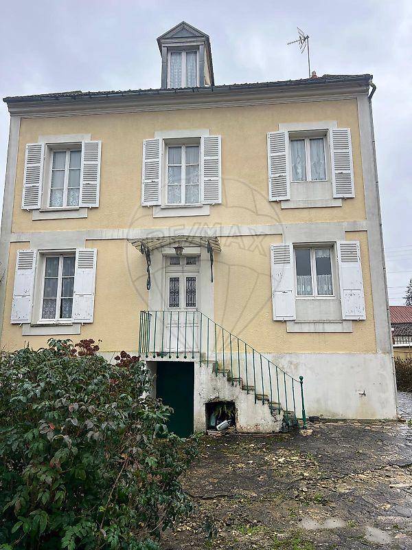 Image de l'annonce Maison 6 chambre(s) à vendre