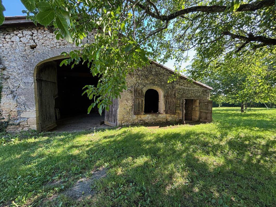 Image de l'annonce Romagne sur 1641m² maison en pierres 138m²…